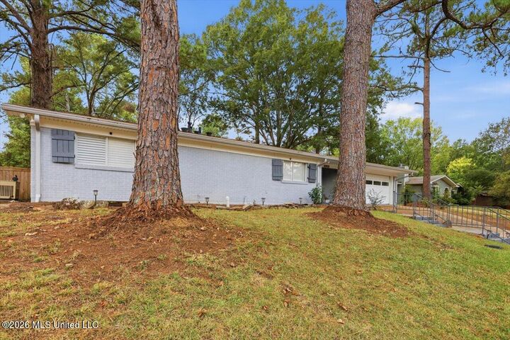 Property Photo: 1435 Kimwood Drive MS 39211