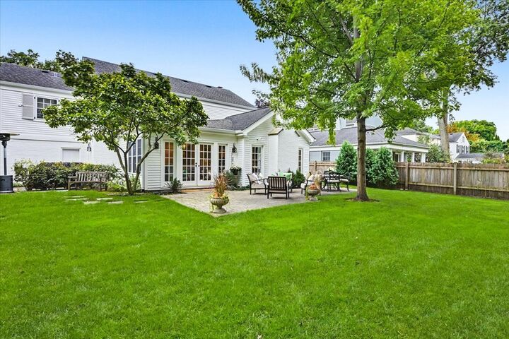 Property Photo:  