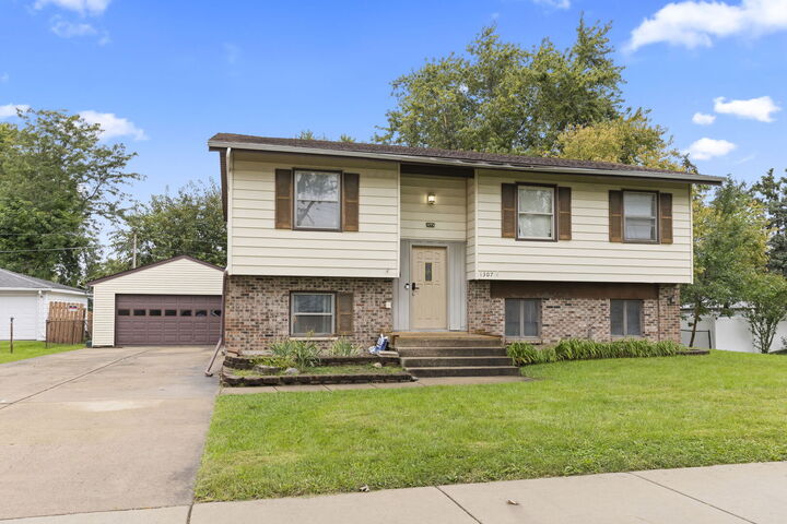 Property Photo: 1307 Edgerton Drive IL 60435