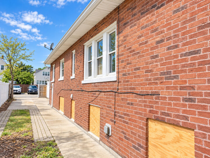 Property Photo:  1110 N 16th Avenue  IL 60160 
