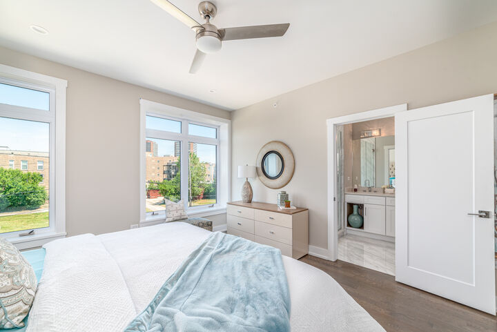 Property Photo: 349 E 43rd Street IL 60653