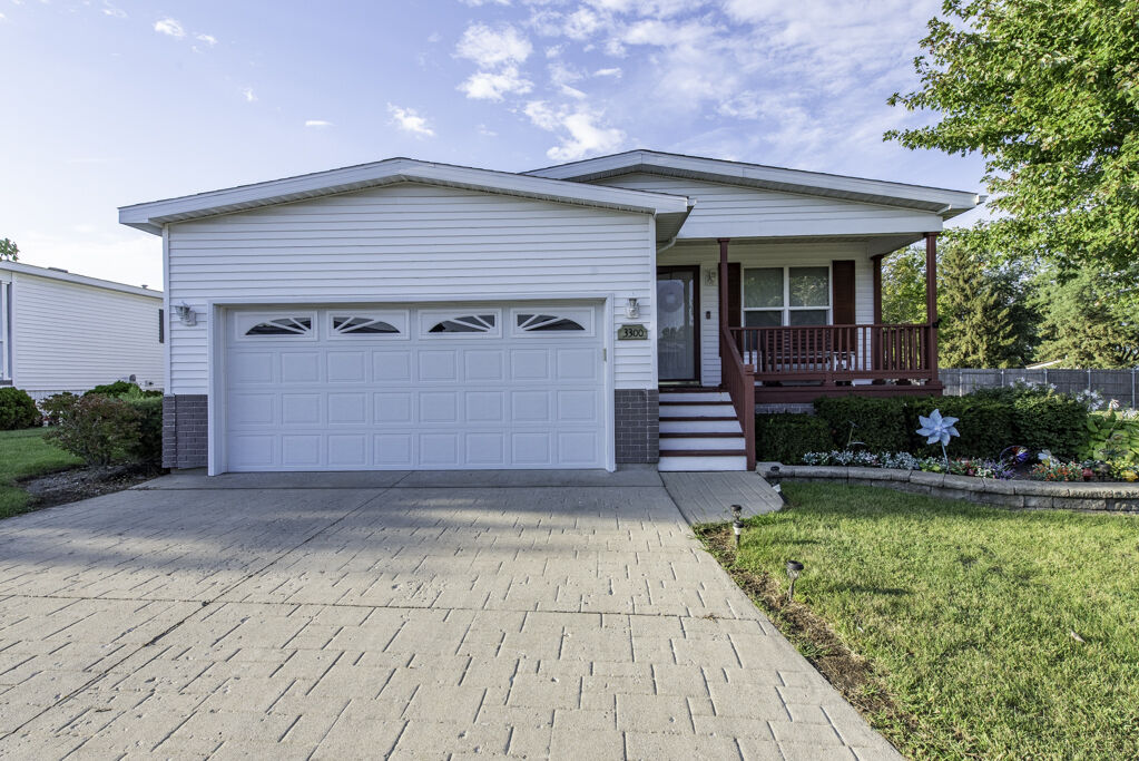 Property Photo:  3300 Evergreen Lane  IL 60085 