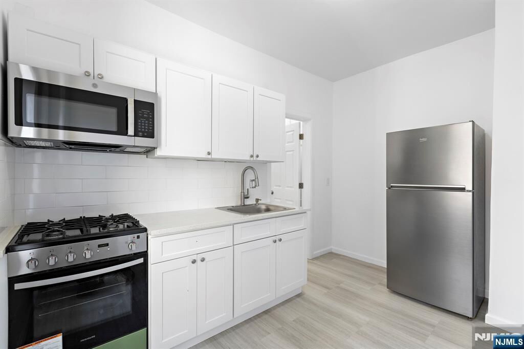 Property Photo:  137 Kensington Avenue 503  NJ 07304 