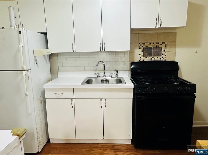 Property Photo: 401 Park Place 1C NJ 07024