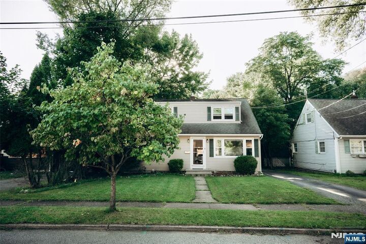 Property Photo:  12 Central Avenue  NJ 07442 