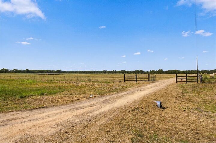 Property Photo:  1000 County Road 2120  TX 75432 