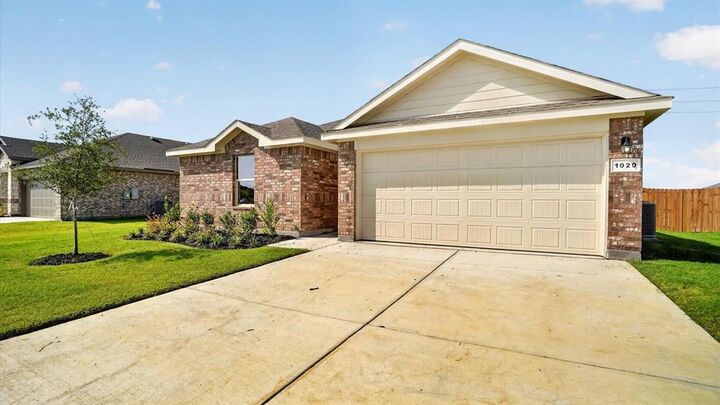 Property Photo: 1020 Boll Weevil Drive TX 76031
