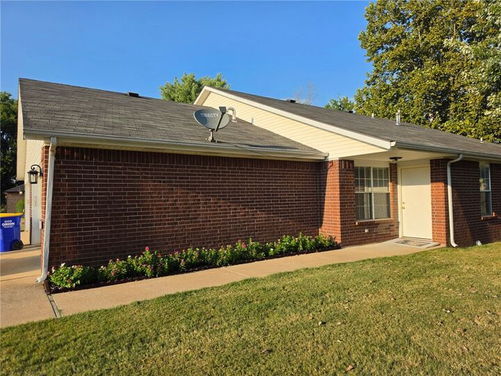 Property Photo: 809 Kinkade Place A AR 72745