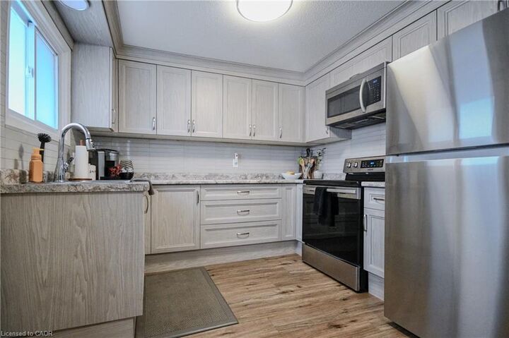 Property Photo:  25 Elgin Street N 2  ON N1R 5G8 