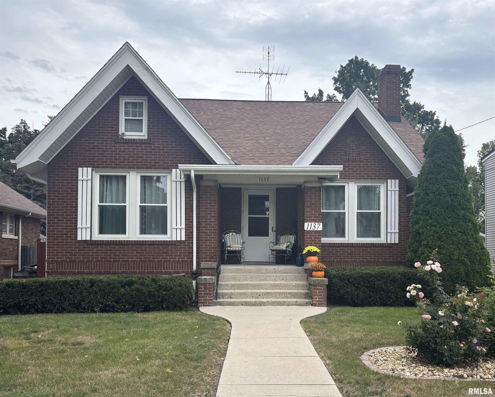 Property Photo:  1137 N Kellogg Street  IL 61401 