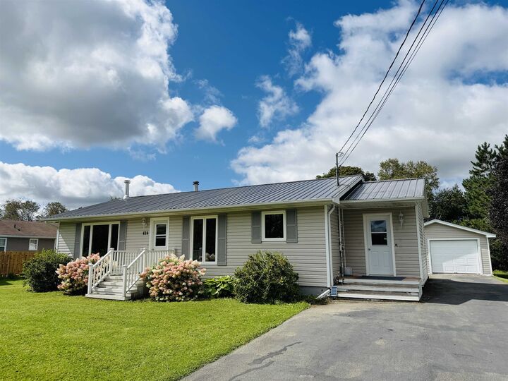 Property Photo:  424 Macintyre Avenue  PE C0A 1R0 
