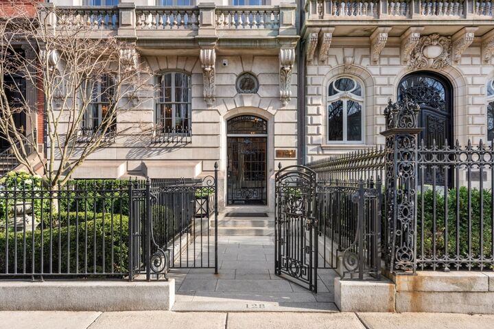 Property Photo:  128 Commonwealth Avenue  MA 02116 