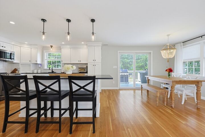 Property Photo:  10 Howe Circle  MA 02368 
