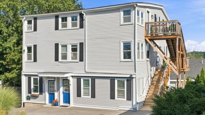 Property Photo: 4 Farragut Rd 2 MA 01938