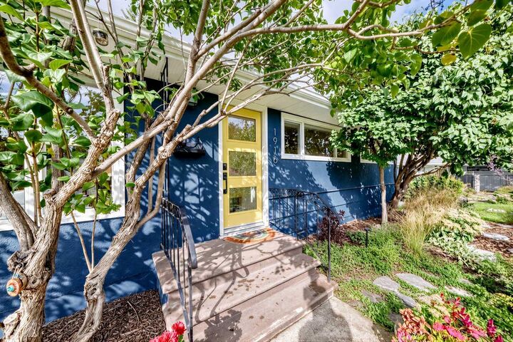 Property Photo:  1916 Green Ridge Road SW  AB T3E 4B1 