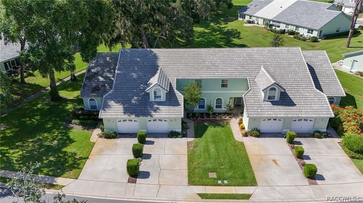 Property Photo: 805 Windermere Boulevard FL 34453
