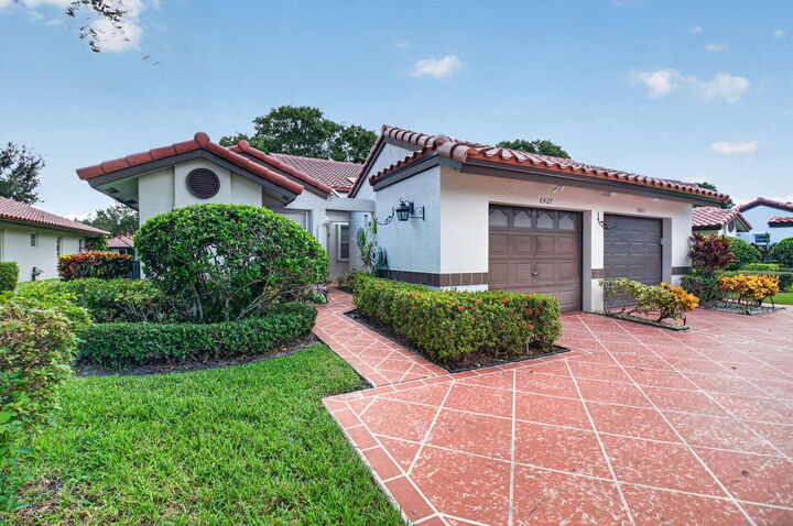 Property Photo: 6427 Pointe Pleasant Circle FL 33484
