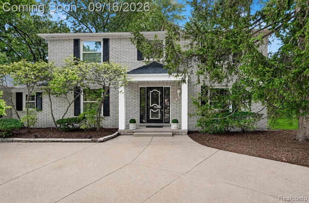 Property Photo: 4855 Thorntree Drive MI 48322