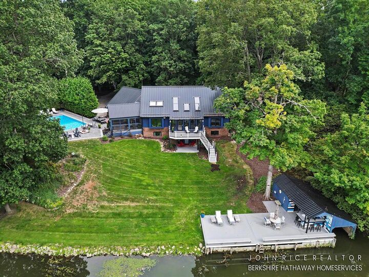 Property Photo:  6155 Oakmont Landing SE  MI 49302 