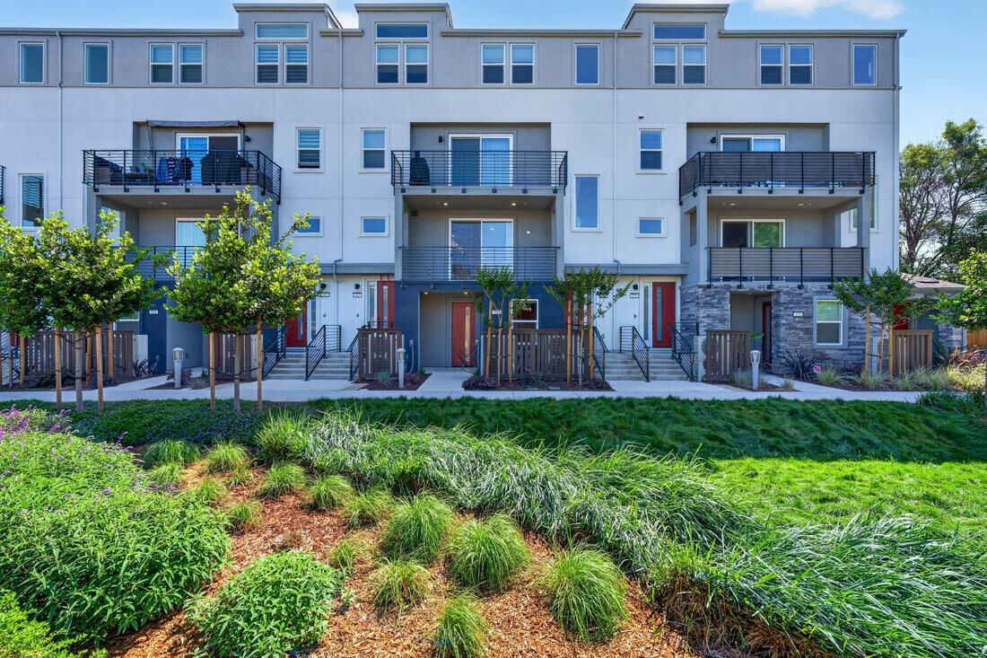 Property Photo: 827 Redberry Way CA 95117