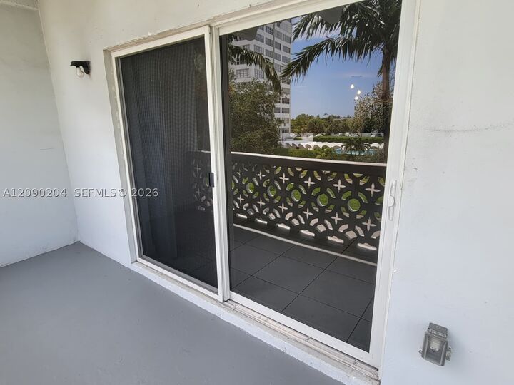 Property Photo:  2005 Sans Souci Blvd 305  FL 33181 