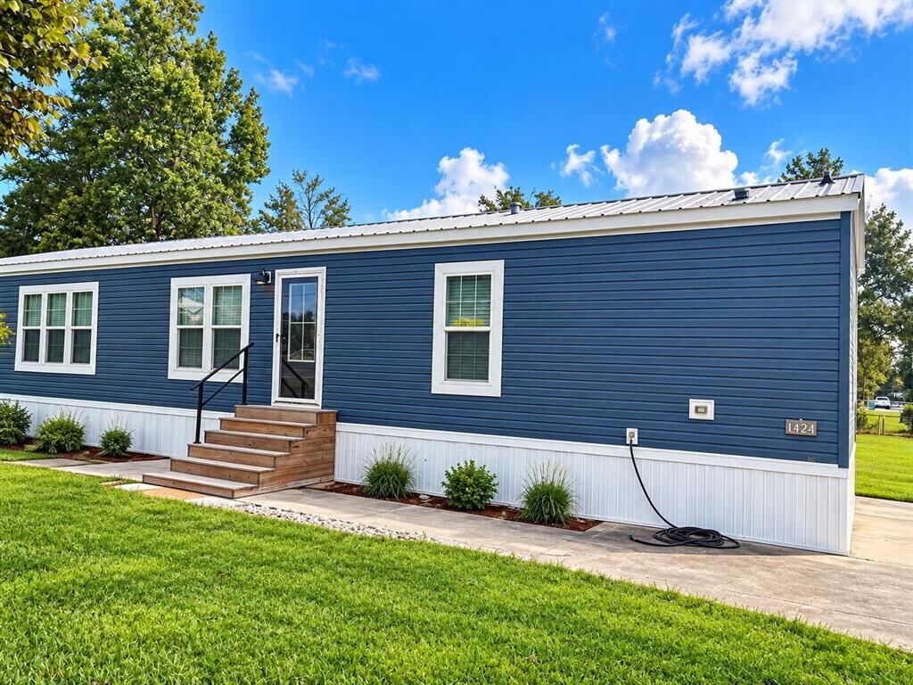 Property Photo: 1424 Bayleaf Drive LA 70611