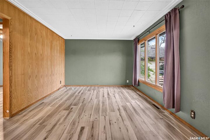 Property Photo:  1054 Vaughan Street W  SK S6H 5P2 