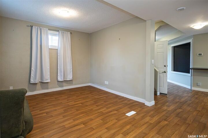 Property Photo:  1209 Cumberland Avenue S  SK S7H 2L8 