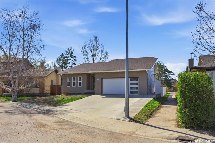 Property Photo:  607 Addie Crescent  SK S7N 3K7 