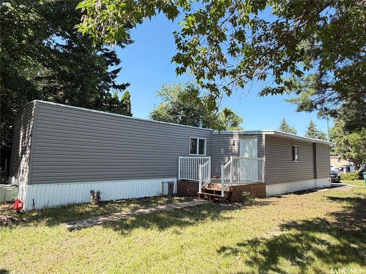 Property Photo:  1035 Boychuk Drive 60  SK S7H 5B2 