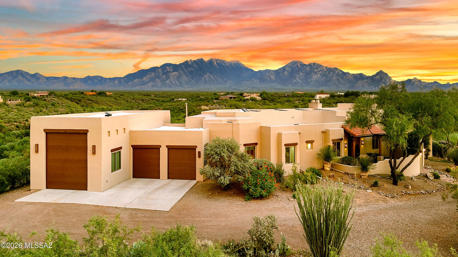 Property Photo:  2073 S Rolling Rock Place  AZ 85614 