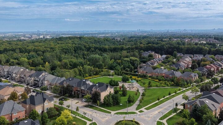 Photo de la propriété: 9 Alpaca Drive ON L4E 0E6