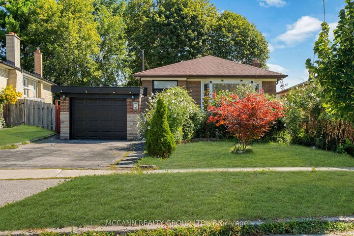 Property Photo: 17 Barlow Road ON M1G 2B5