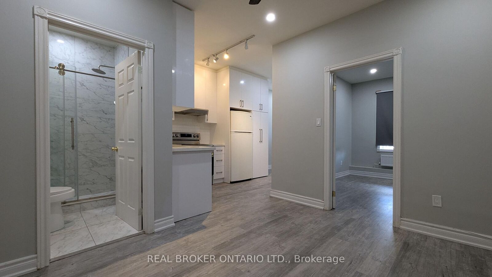 Property Photo:  157 Main Street 3  ON M4E 2Z5 