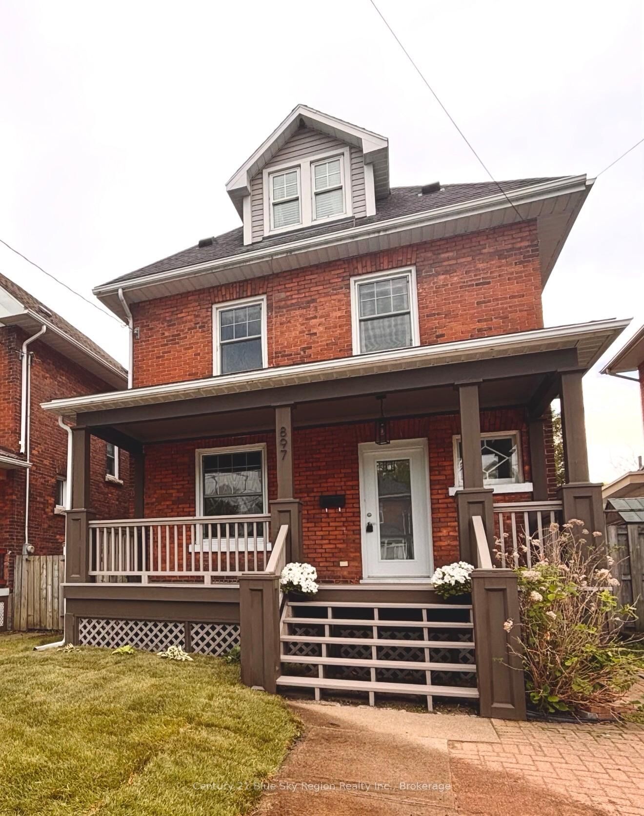 Property Photo:  897 Main Street W  ON P1B 2V8 