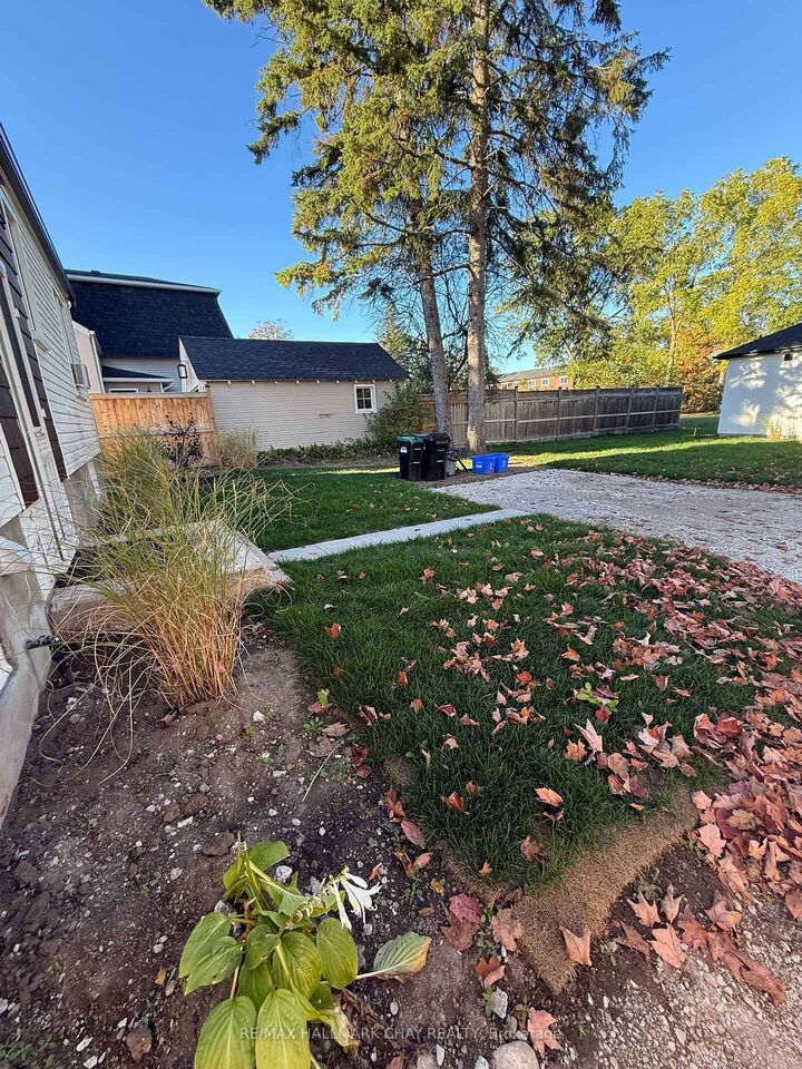 Property Photo:  137 Clapperton Street  ON L4M 3G3 