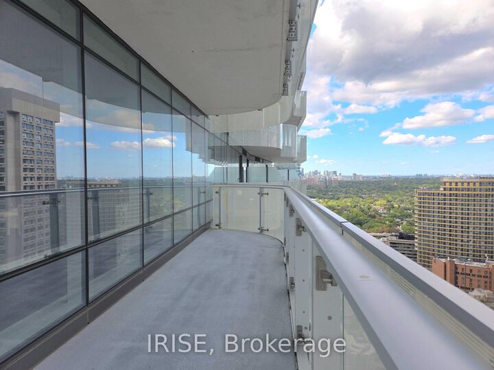 Property Photo:  1 Bloor Street E 2904  ON M4W 0A8 