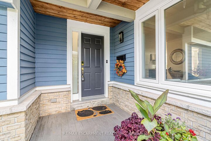Property Photo:  5576 Middlebury Drive  ON L5M 5G8 