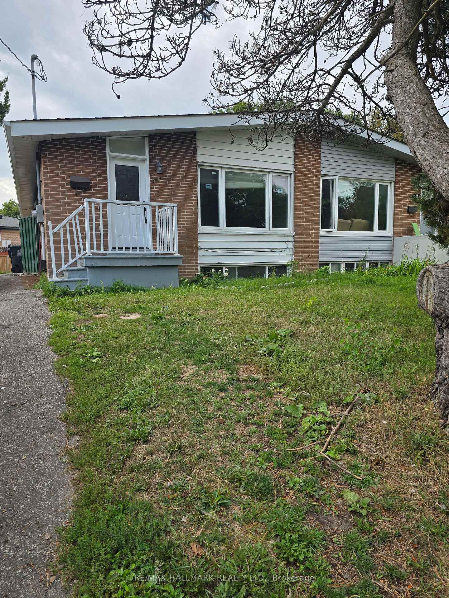 Property Photo:  53 Billington Crescent Upper Portion  ON M3A 2G7 