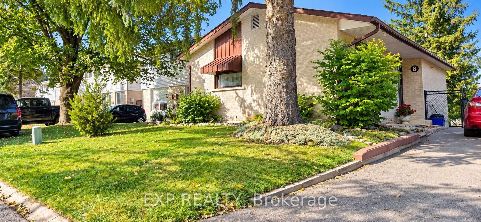 Property Photo:  8 Habitat Square  ON L6S 1X7 