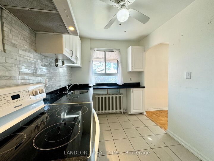 Property Photo:  2696 Lake Shore Boulevard W 5  ON M8V 1G8 