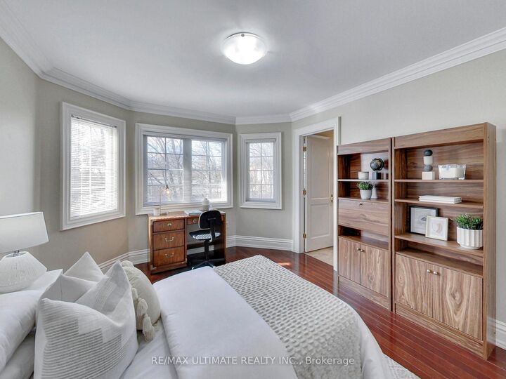 Property Photo:  40 Harrow Drive 1  ON M6M 2X3 