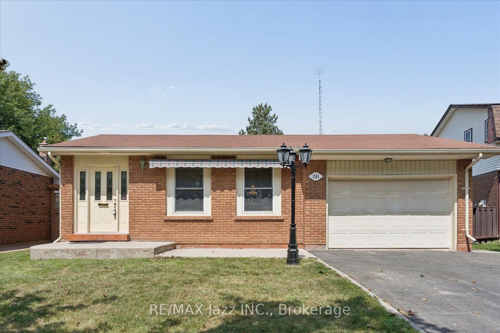 Property Photo:  241 Viewmount Street  ON L1H 7C2 