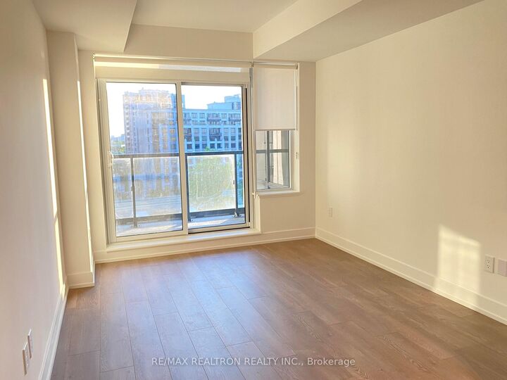 Property Photo:  8 Cedarland Drive 925  ON L6G 0H4 