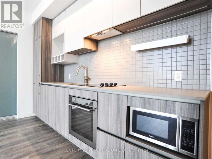 Property Photo:  898 Portage Parkway 4012  ON L4K 0J7 