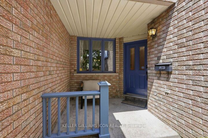 Property Photo:  15 Locheland Crescent  ON K2G 6H2 