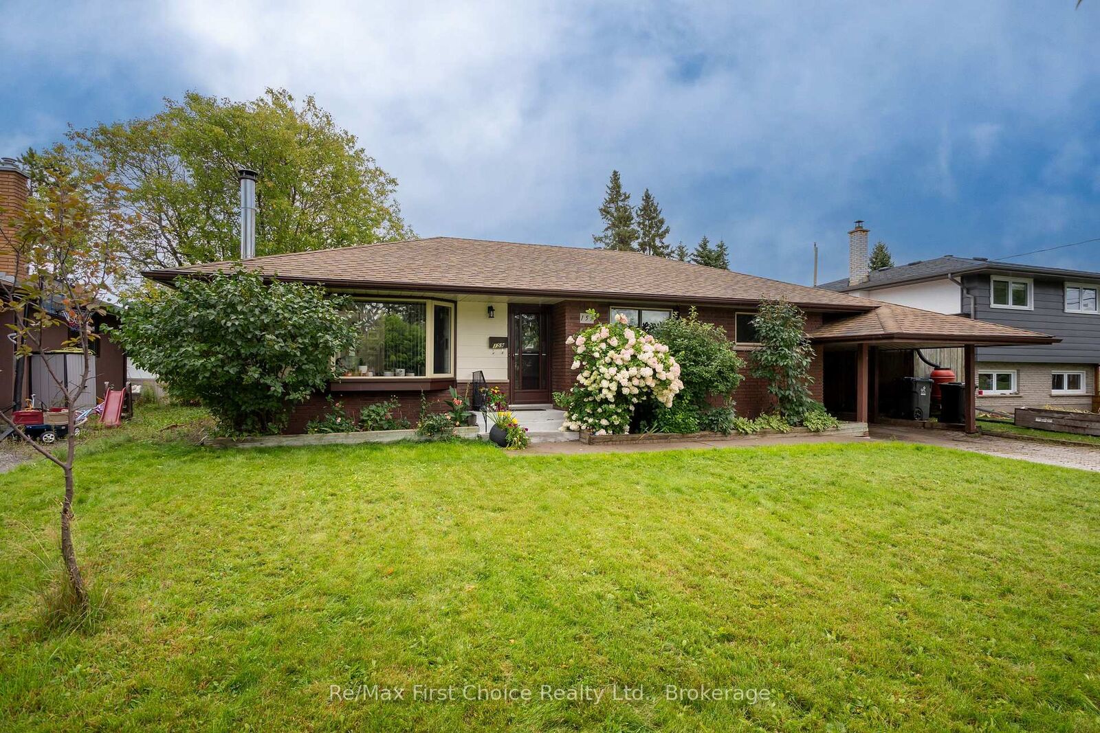 Property Photo: 159 Hogarth Street ON P7A 7H1