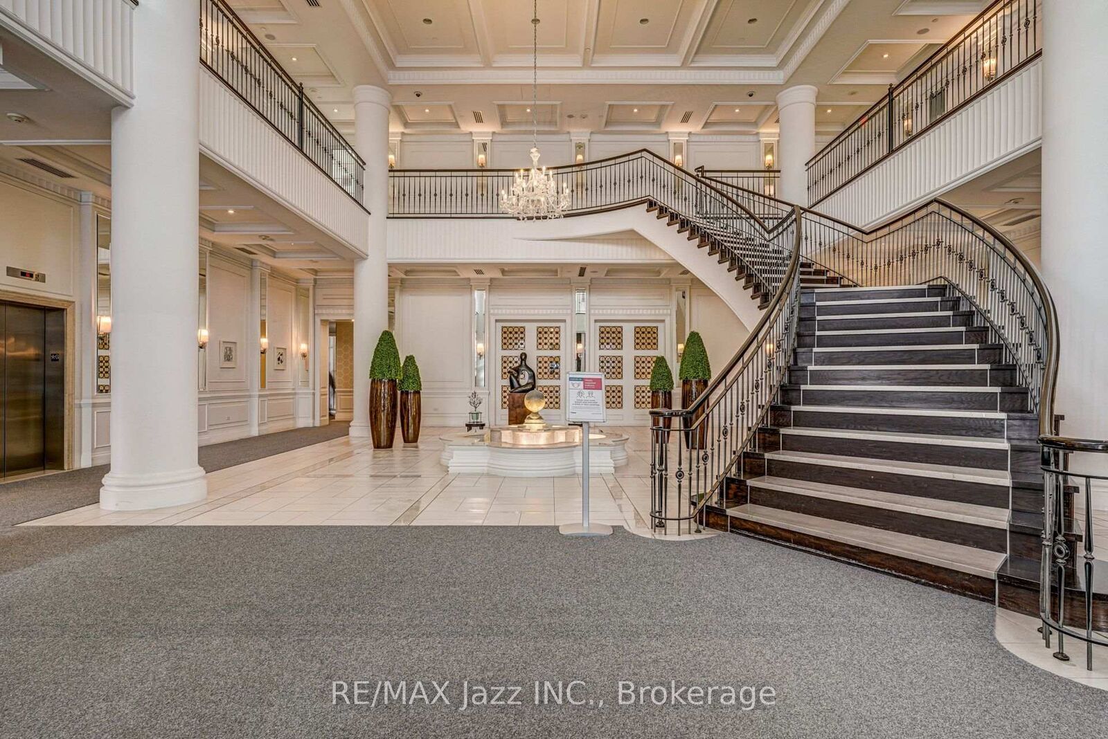 Property Photo:  15 Greenview Avenue 1908  ON M2M 4M7 