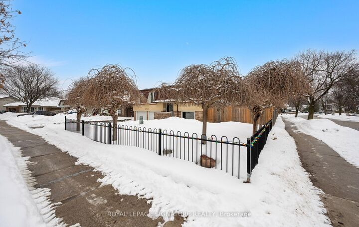 Property Photo:  6943 Estoril Road  ON L5N 1N3 