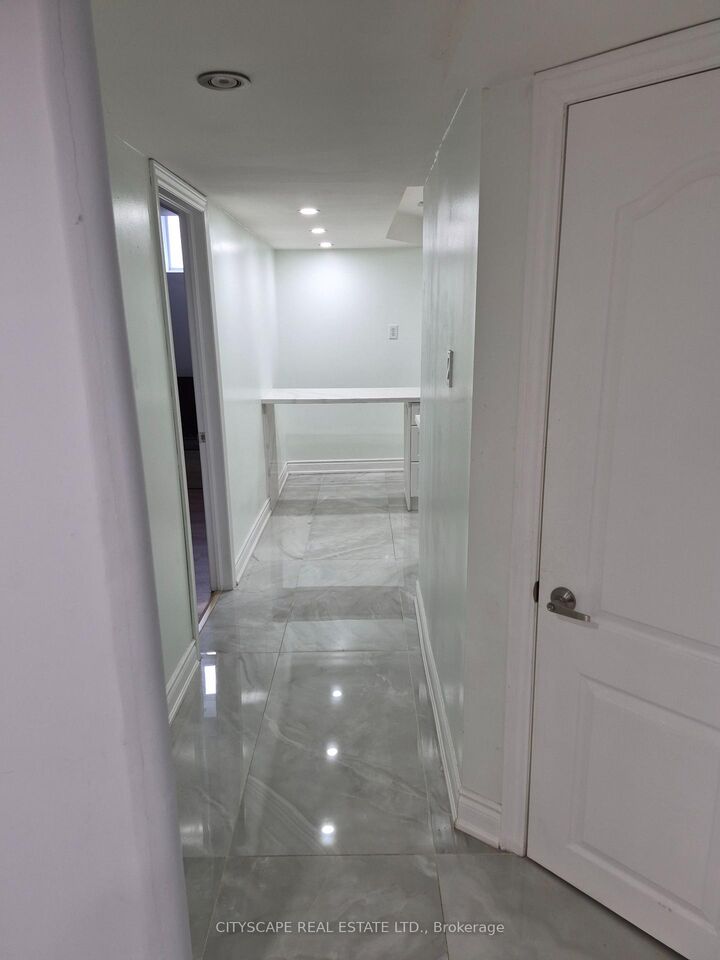 Property Photo:  368 Sardinia Drive Bsmt  ON L5R 3X6 